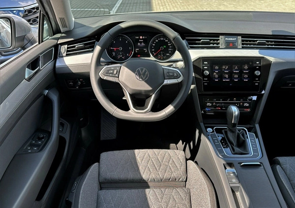 Volkswagen Passat cena 159900 przebieg: 5, rok produkcji 2024 z Trzebnica małe 46